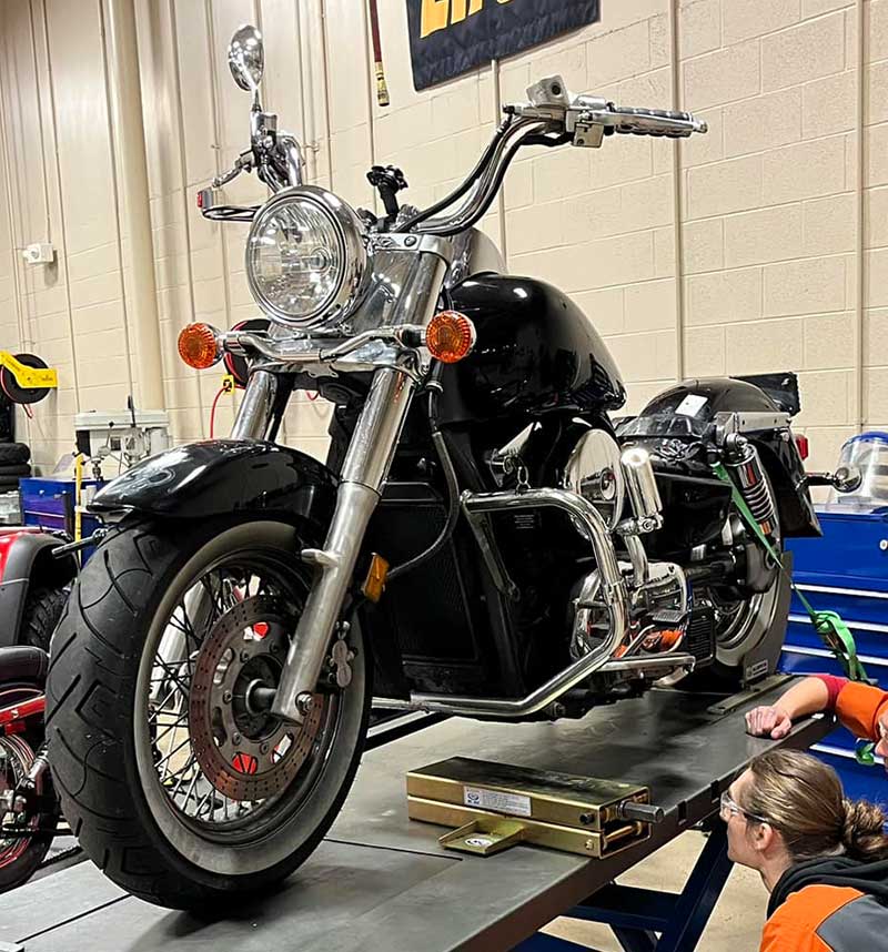 Roxy - Kawasaki 1500 on Bill's lift